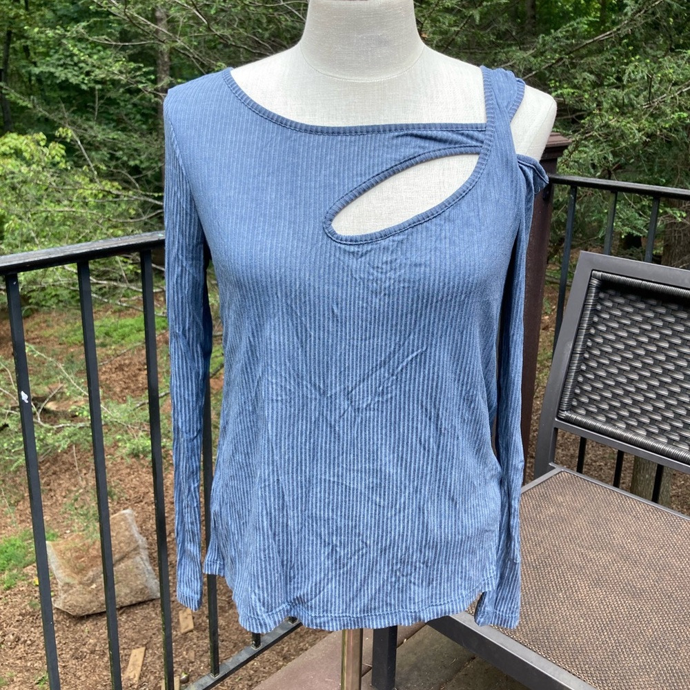 Wanderlux blue ribbed long-sleeved top sz. M (C)